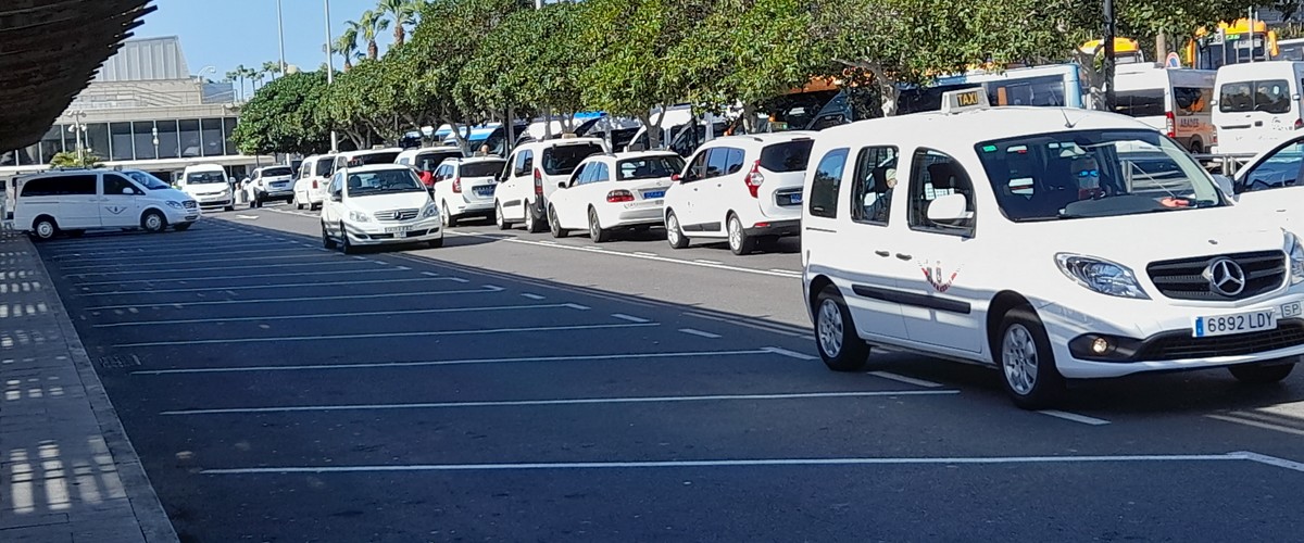 Res från flygplatsen med taxi till din bostad